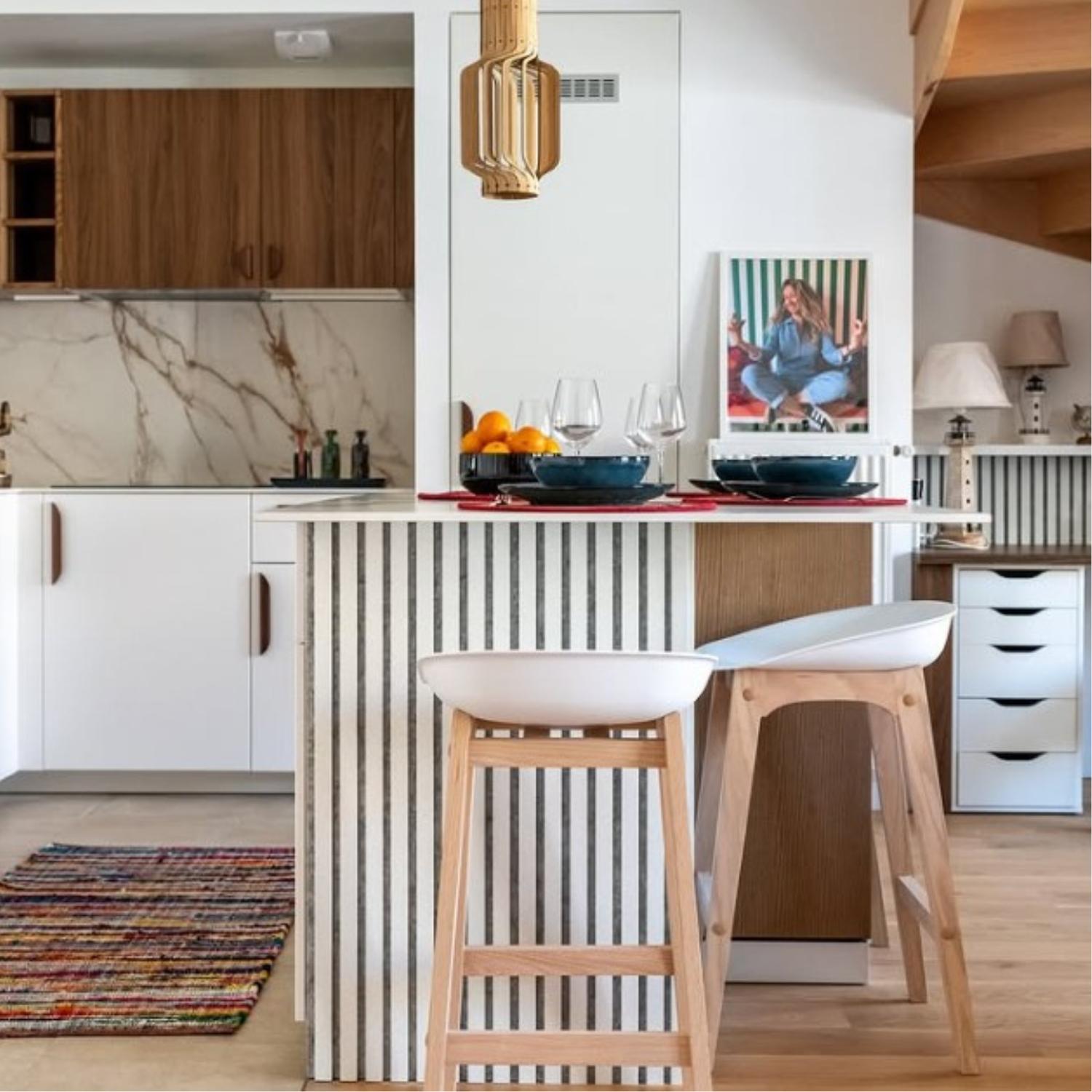 Lot de 4 tabourets de bar 75 cm en chêne et assise blanche