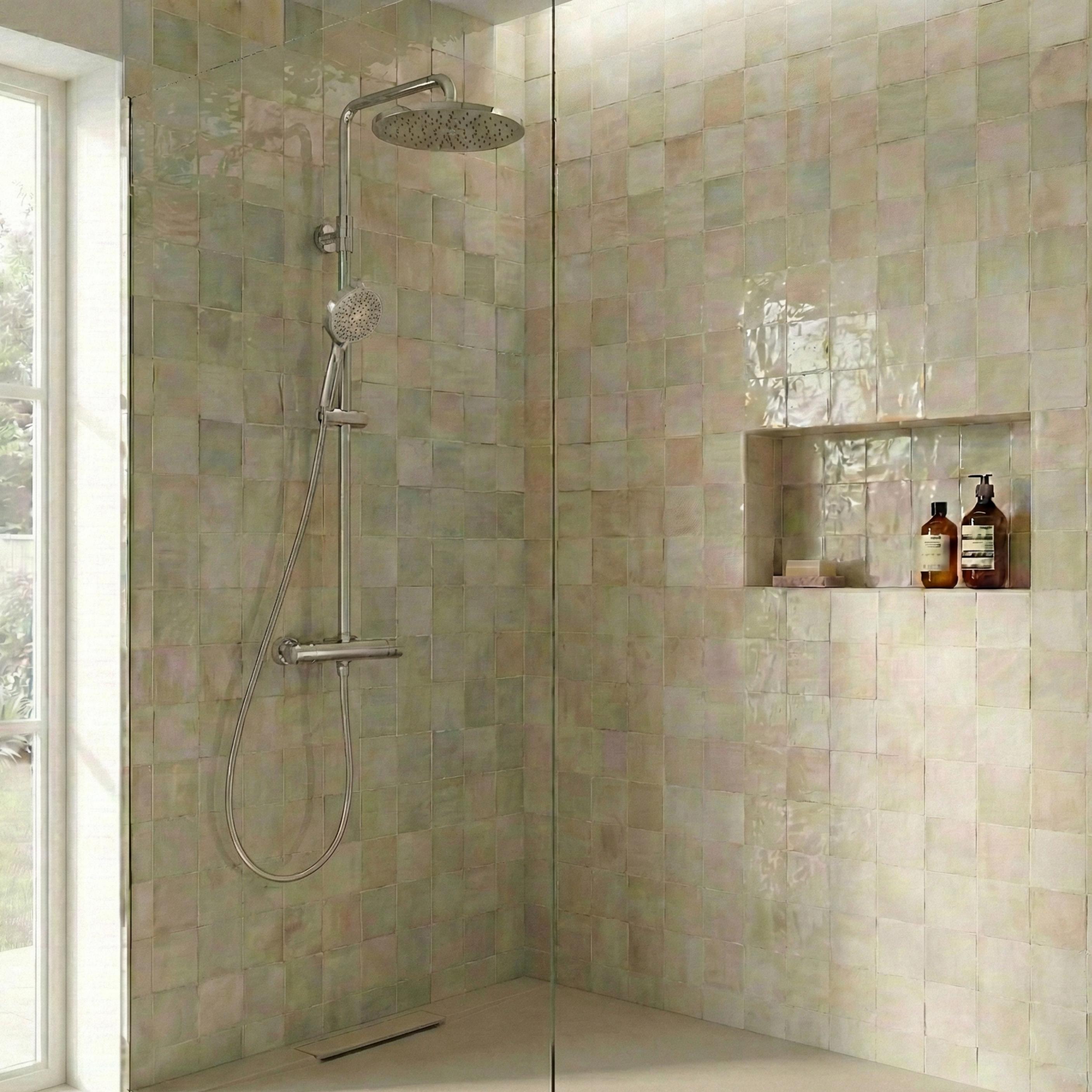 Colonne de douche thermostatique en inox chromé avec tête ronde