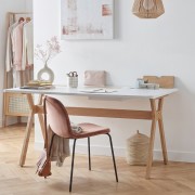 Bureau avec pieds